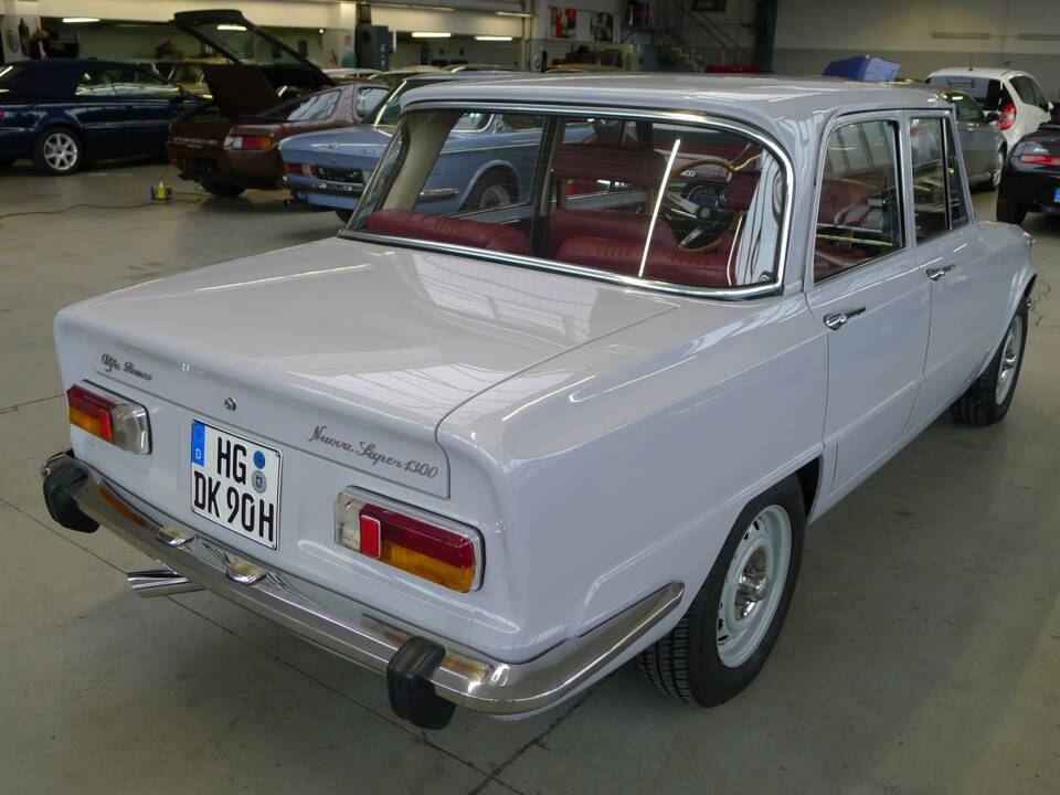 Image 30/34 of Alfa Romeo Giulia Nuova Super 1600 (1974)