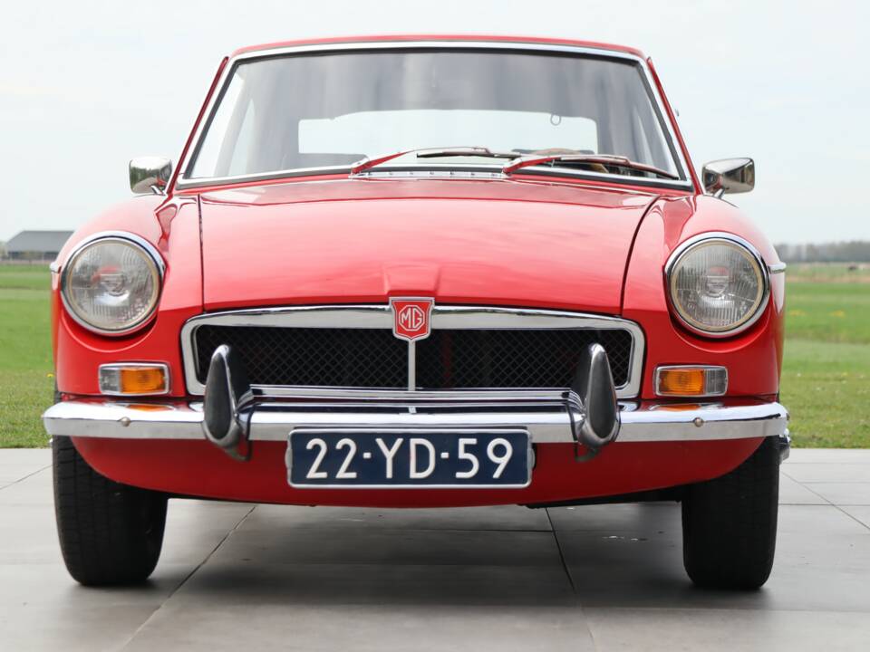 Image 26/50 of MG MGB GT (1974)