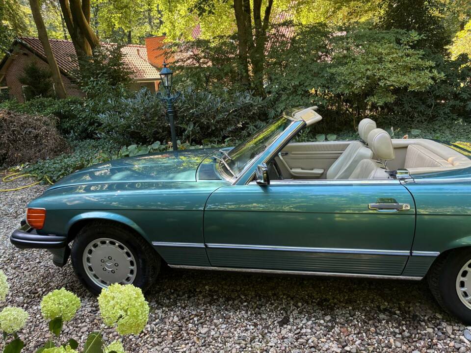 Image 6/30 of Mercedes-Benz 560 SL (1988)
