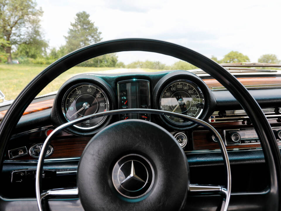 Image 50/50 of Mercedes-Benz 280 SE 3,5 (1970)