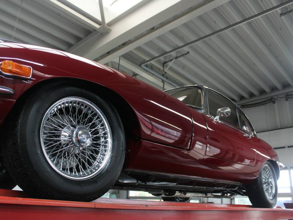 Image 18/50 de Jaguar E-Type (1969)