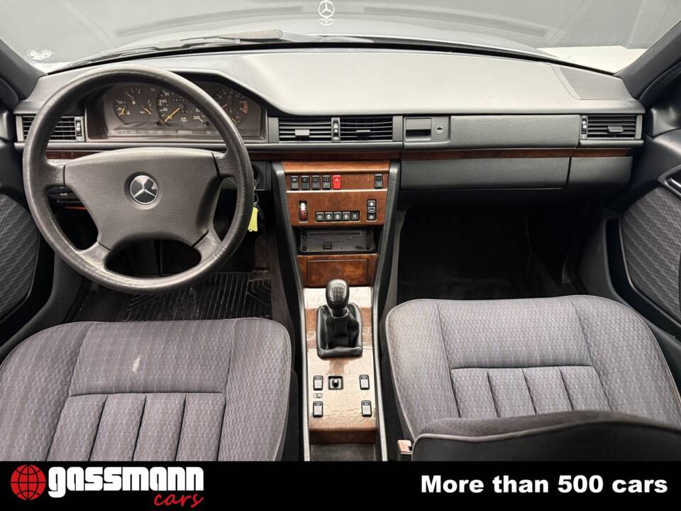 Immagine 10/15 di Mercedes-Benz 200 TE (1992)