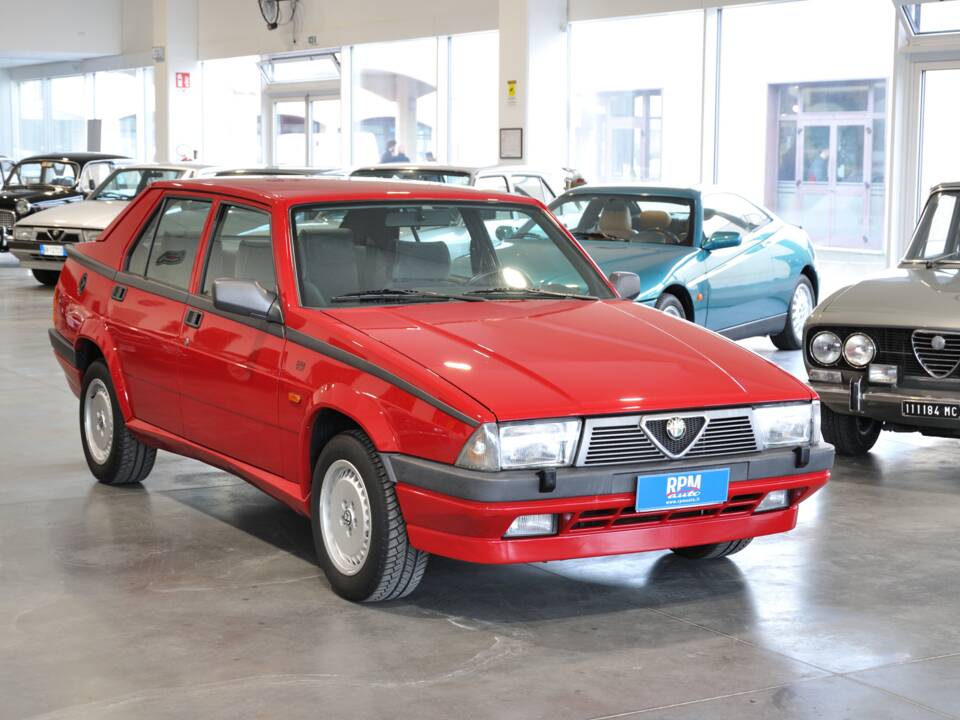 Bild 6/30 von Alfa Romeo 75 2.0 Twin Spark (1988)