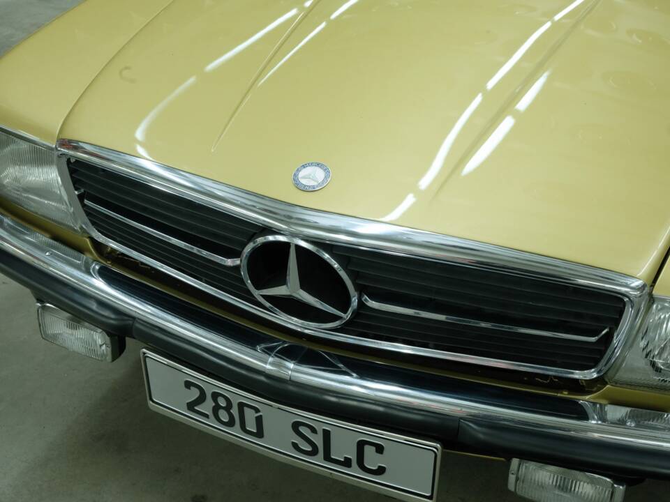 Image 46/50 de Mercedes-Benz 280 SLC (1977)
