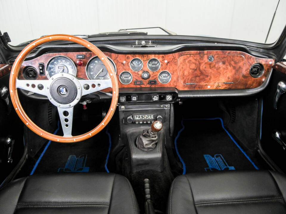 Immagine 7/50 di Triumph TR 6 (1973)