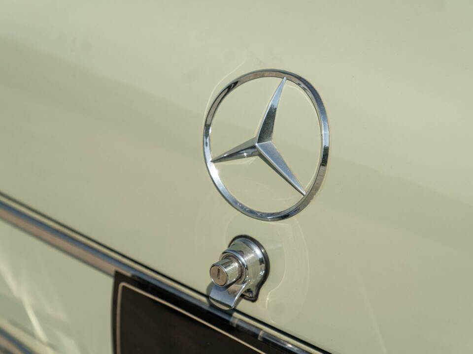 Bild 17/50 von Mercedes-Benz 200 (1966)