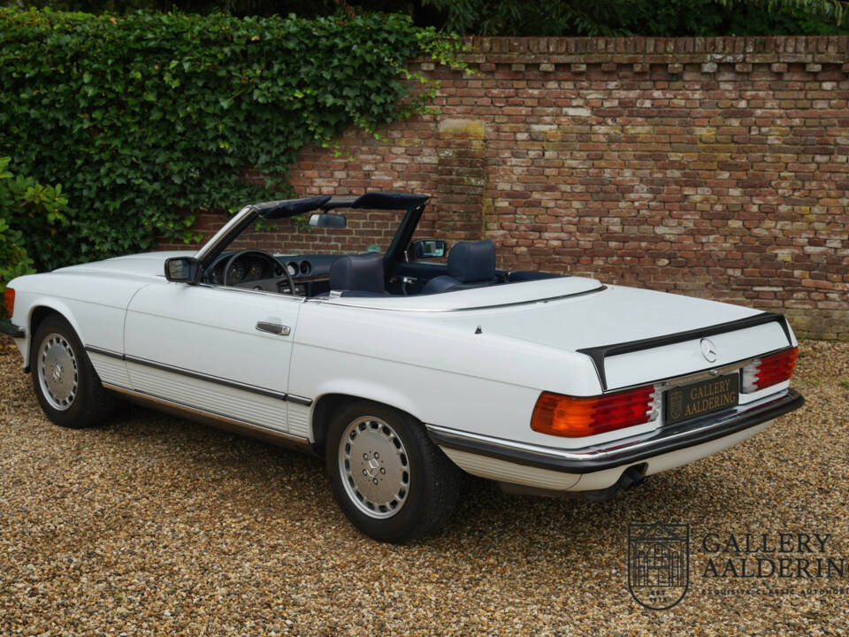 Image 14/50 of Mercedes-Benz 500 SL (1988)