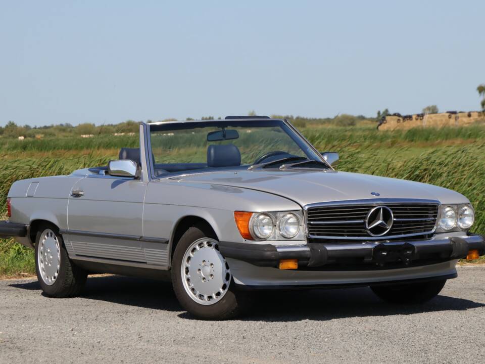 Image 2/50 de Mercedes-Benz 560 SL (1988)