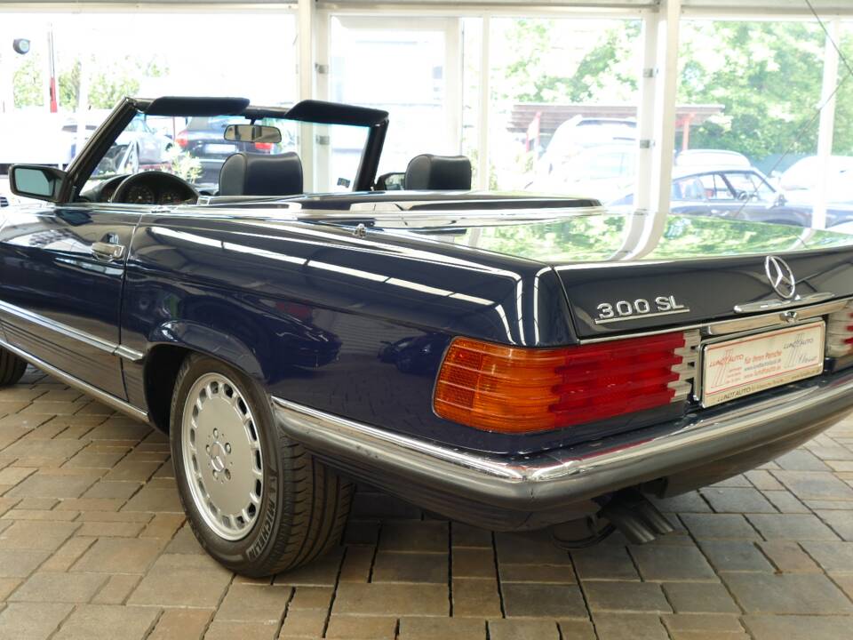 Image 4/22 de Mercedes-Benz 300 SL (1989)