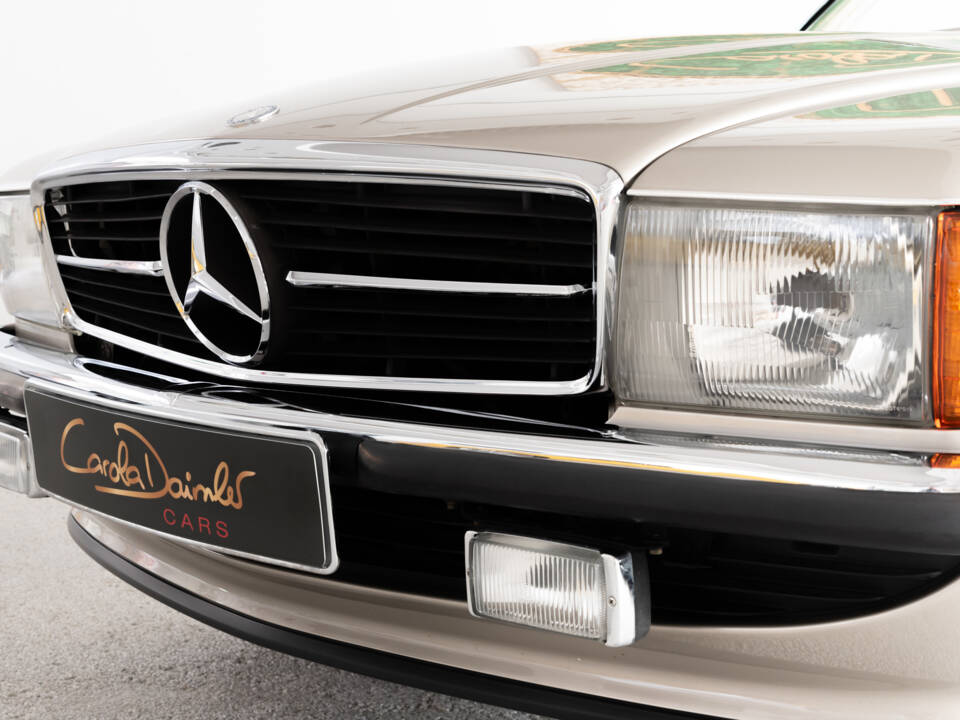 Image 18/47 of Mercedes-Benz 560 SL (1987)