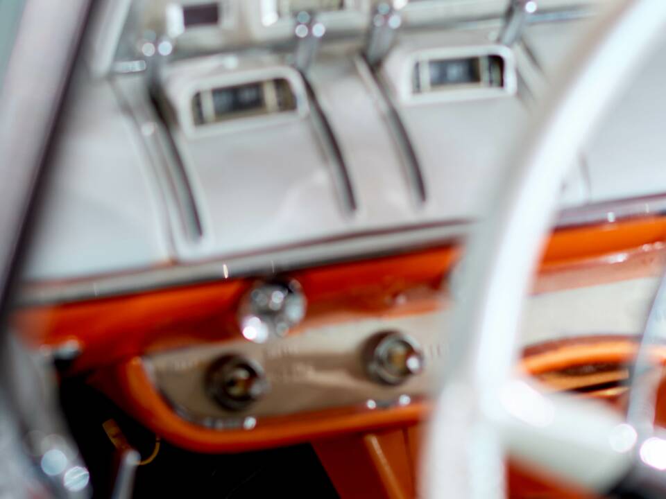 Image 20/34 of Lincoln Premiere Hardtop Coupé (1956)