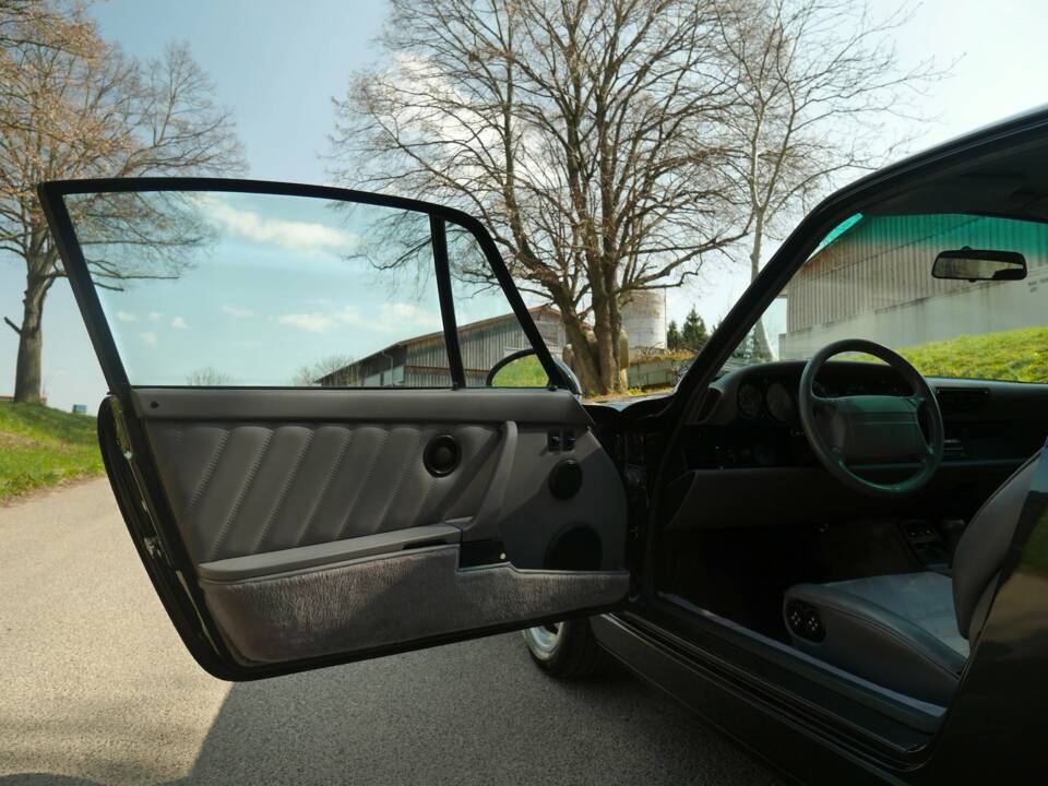 Immagine 23/31 di Porsche 911 Carrera 2 (1992)