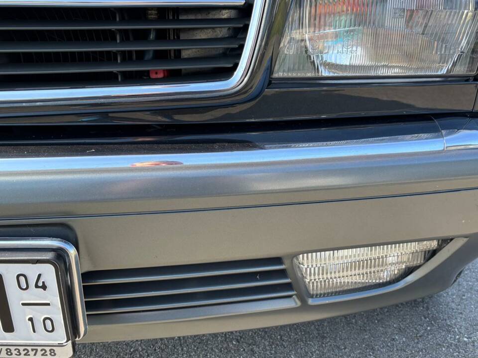 Bild 12/33 von Mercedes-Benz 560 SEC (1989)