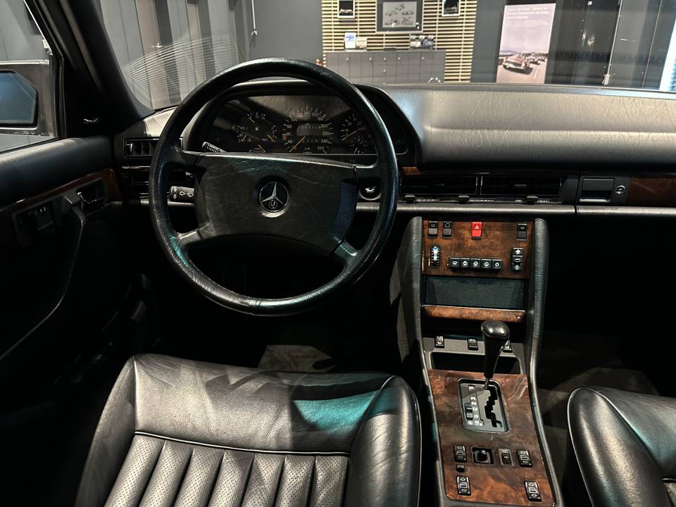 Imagen 14/21 de Mercedes-Benz 560 SEL (1988)