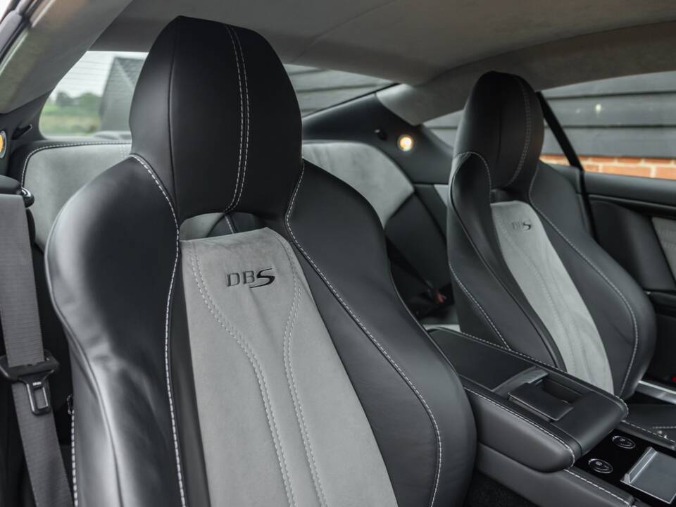 Bild 25/56 von Aston Martin DBS (2010)