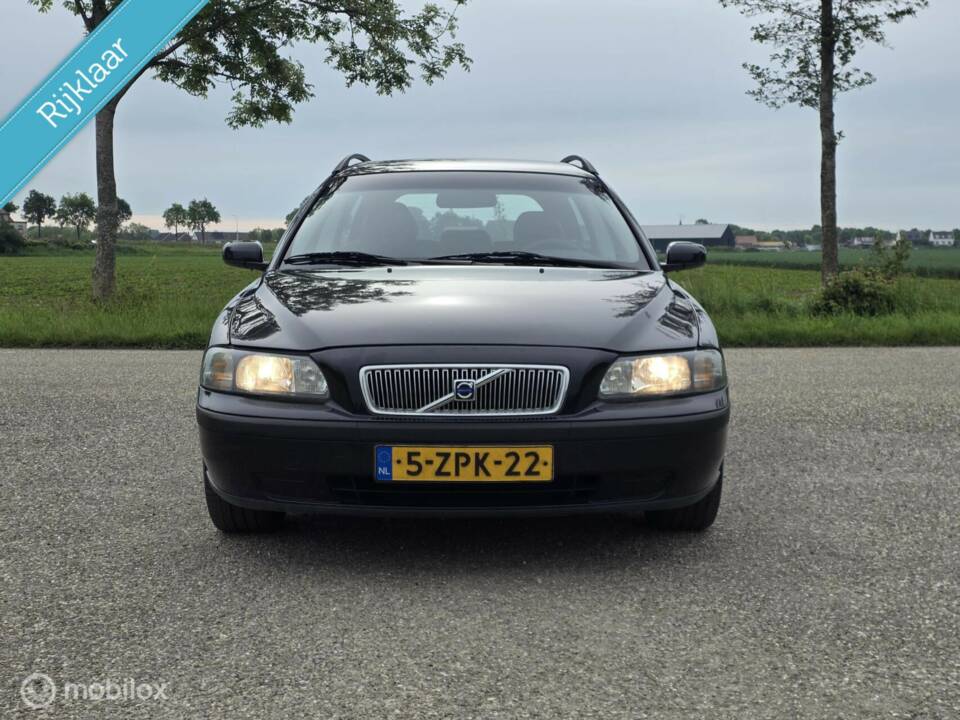 Bild 2/23 von Volvo V 70 2.4 (2003)