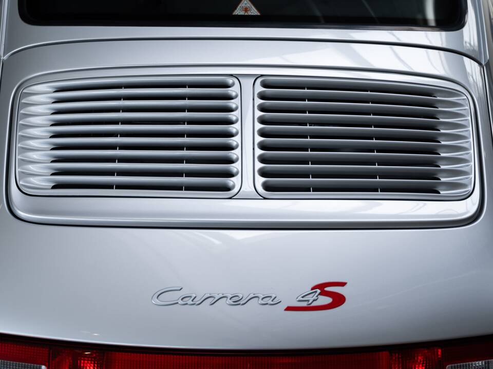 Bild 32/39 von Porsche 911 Carrera 4S (1997)