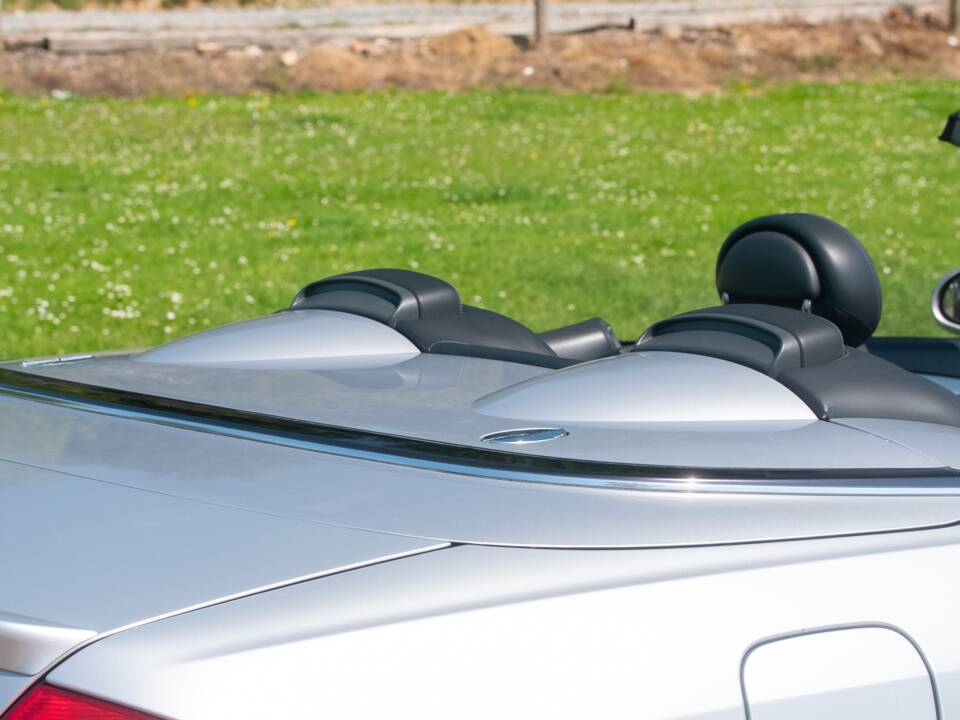 Image 13/50 of Mercedes-Benz CLK 55 AMG (2003)