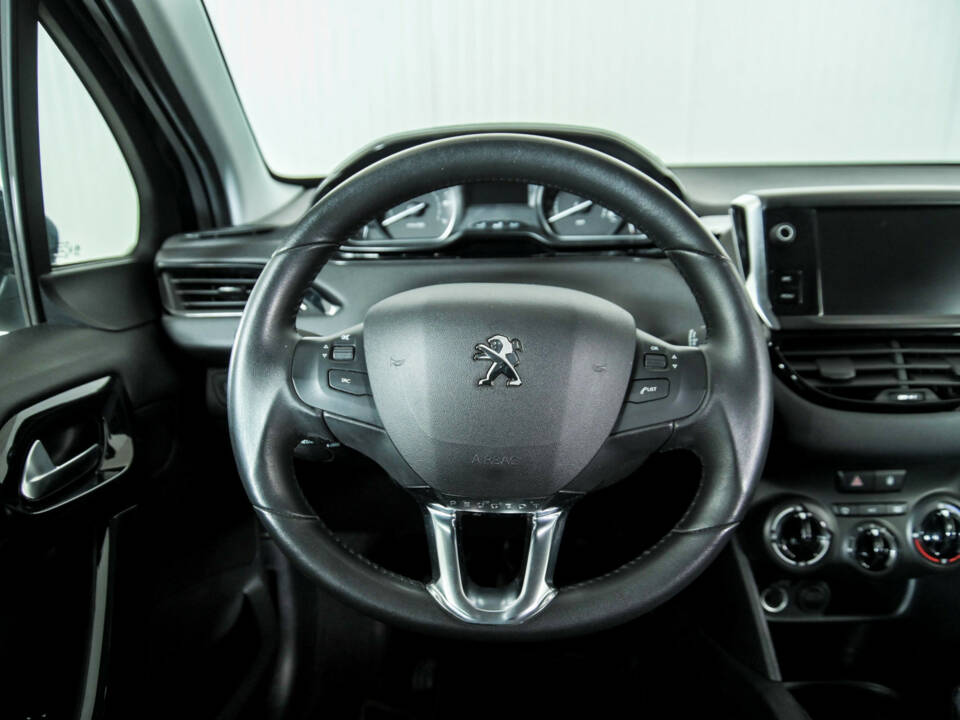 Image 8/50 of Peugeot 208 1.2 PureTech 82 (2019)