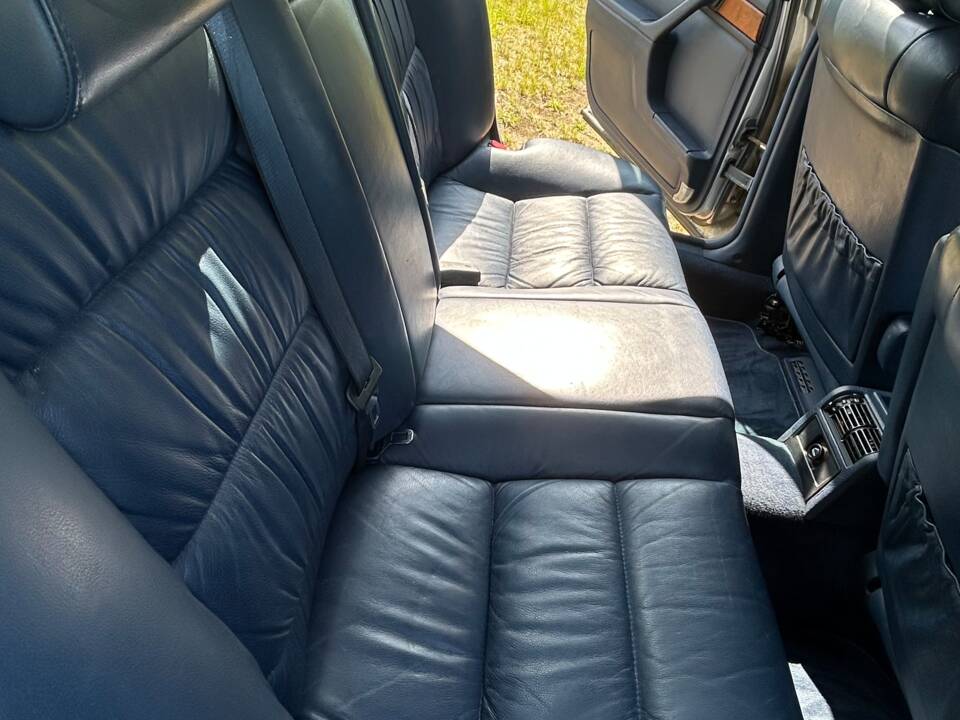 Image 11/33 de BMW 735i (1990)
