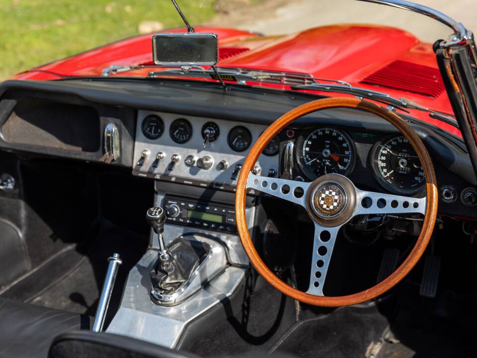 Image 4/44 of Jaguar E-Type 3.8 (1962)