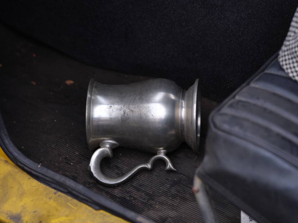 Bild 27/32 von Reliant Regent Van 10cwt (1969)