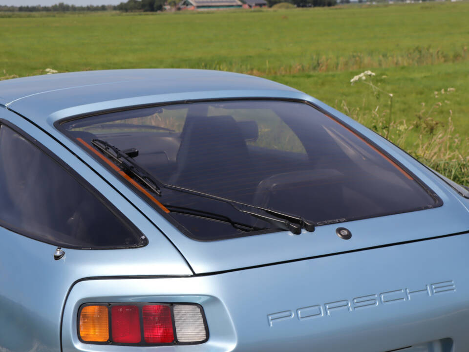 Image 16/42 de Porsche 928 (1979)