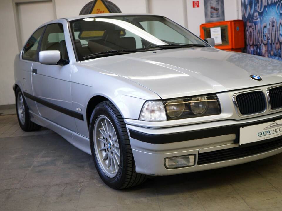 Imagen 2/32 de BMW 323ti Compact (1998)