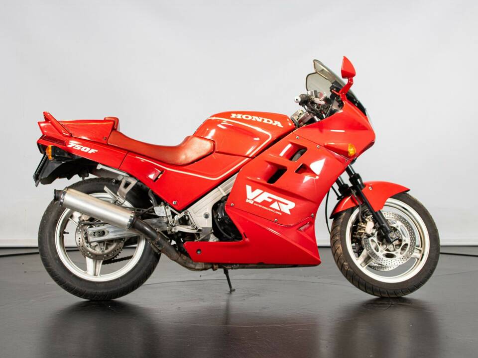 Imagen 5/50 de Honda VFR 750R RC 30 (1988)