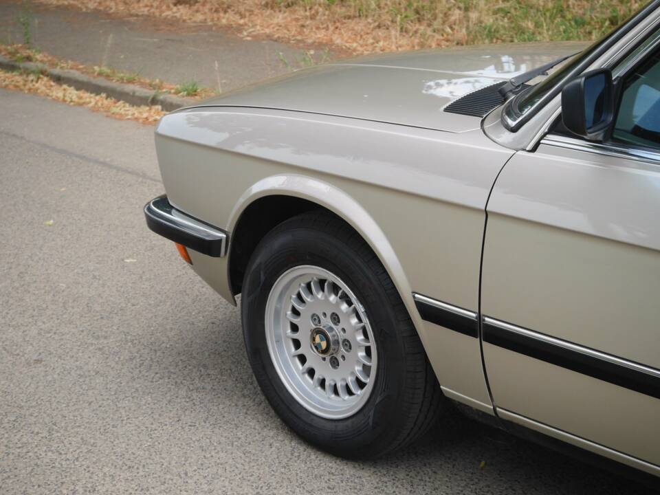 Image 6/42 of BMW 528i (1900)