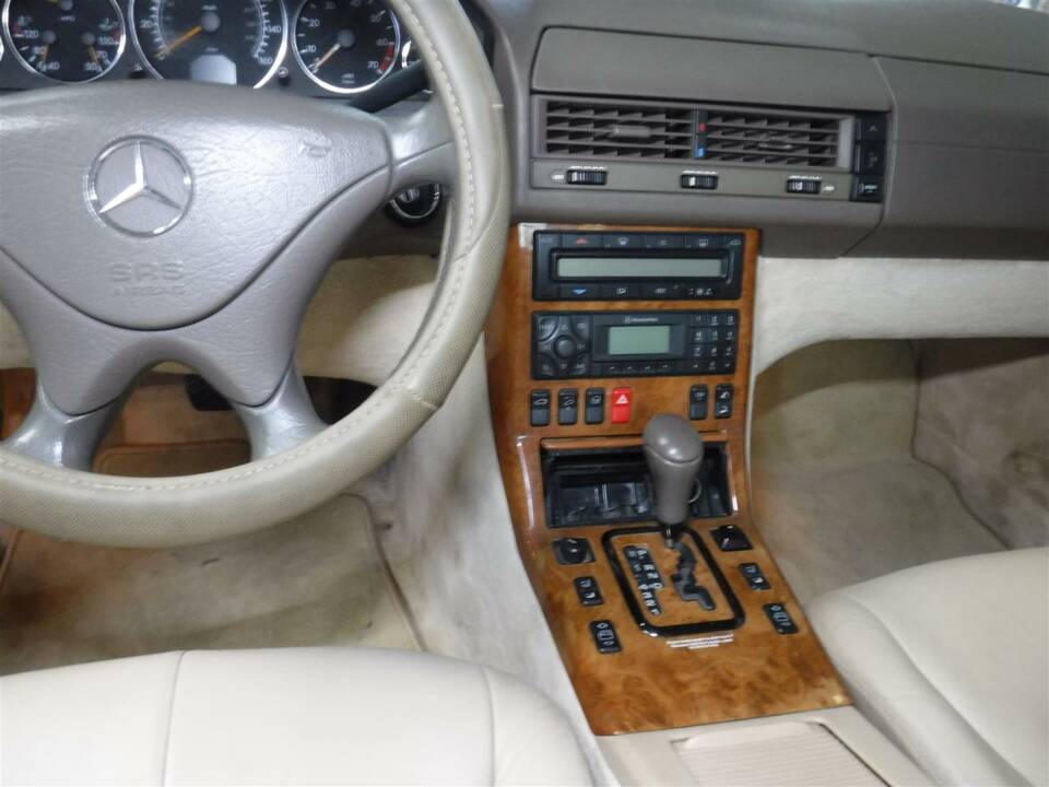 Imagen 38/48 de Mercedes-Benz SL 500 (2000)