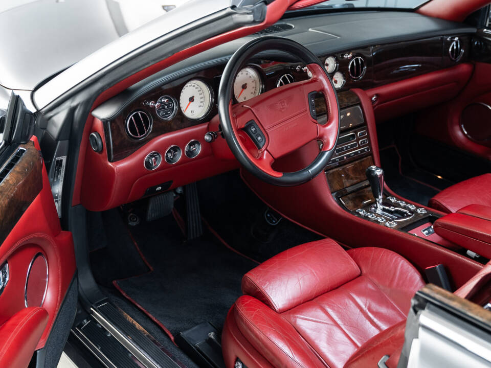 Immagine 8/45 di Bentley Azure (2007)