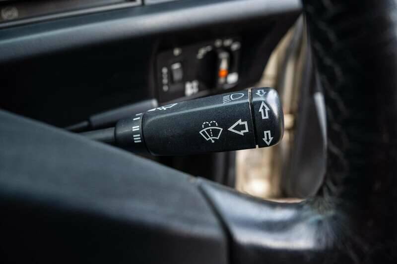 Image 38/50 of Mercedes-Benz 190 E 2.5-16 (1991)