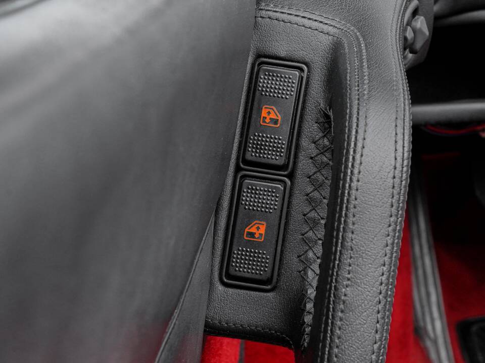 Image 16/30 of Ferrari 328 GTS (1989)