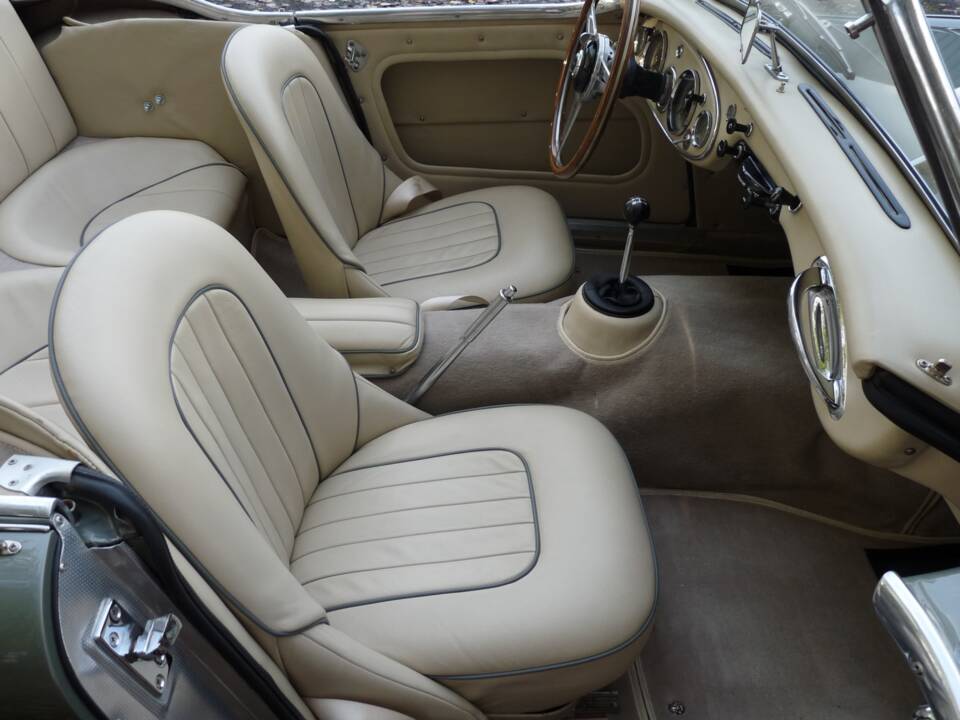 Image 17/32 of Austin-Healey 3000 Mk II (BT7) (1962)