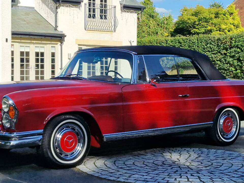 Image 29/44 of Mercedes-Benz 220 SE b (1962)