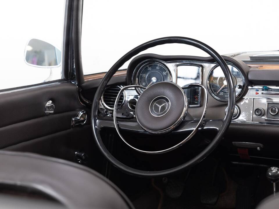 Image 13/35 de Mercedes-Benz 230 SL (1966)