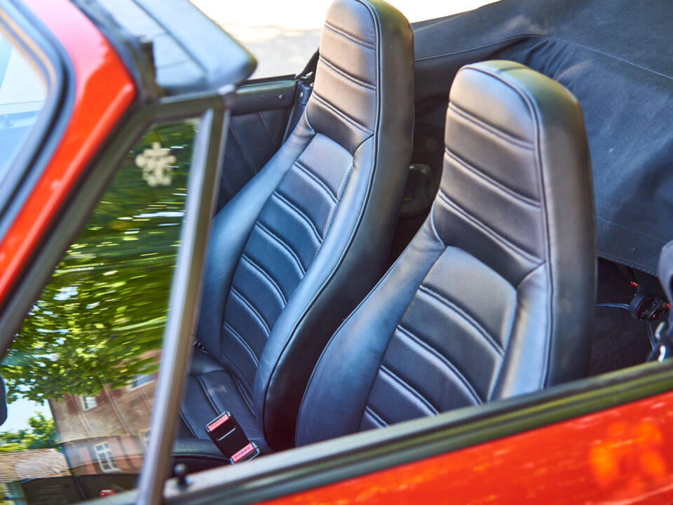 Image 15/44 of Porsche 911 SC 3.0 (1983)