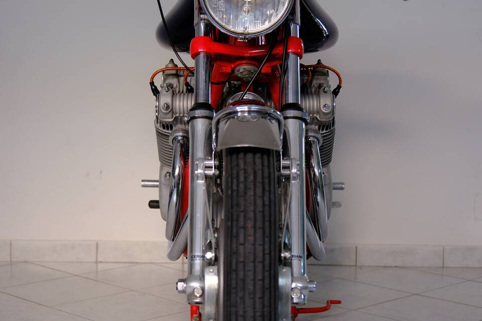 Image 31/99 of MV Agusta 750 Sport (1971)