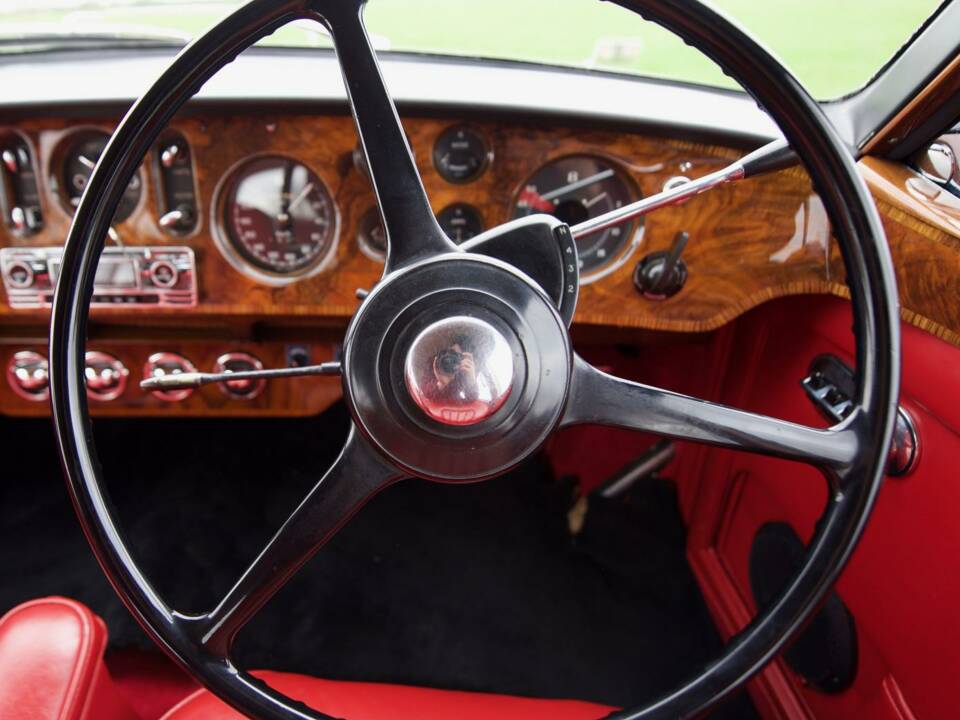 Image 33/50 of Bentley S 2 (1960)