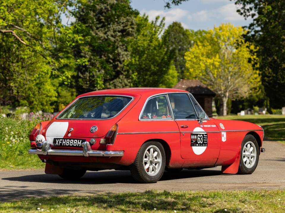Image 8/50 of MG MGB GT (1970)