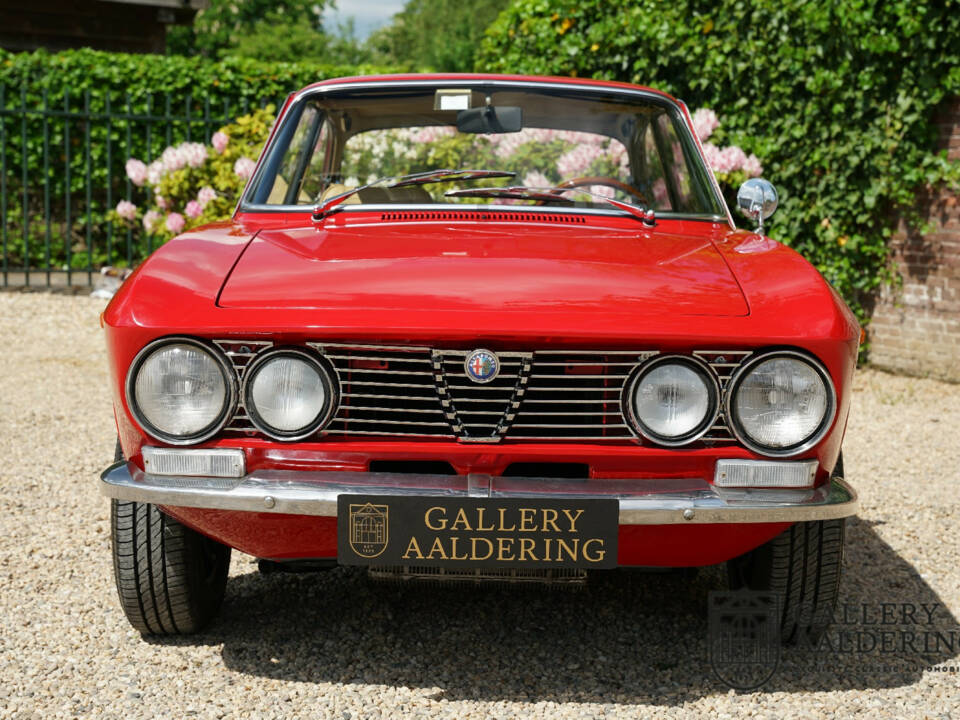 Bild 6/50 von Alfa Romeo Giulia GT 1300 Junior (1975)