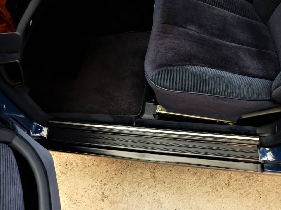 Immagine 53/84 di Mercedes-Benz 560 SEL (1987)