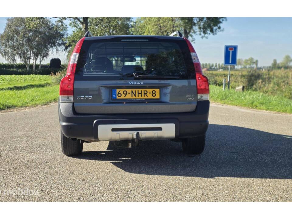 Bild 10/34 von Volvo XC70 2.5T AWD (2006)