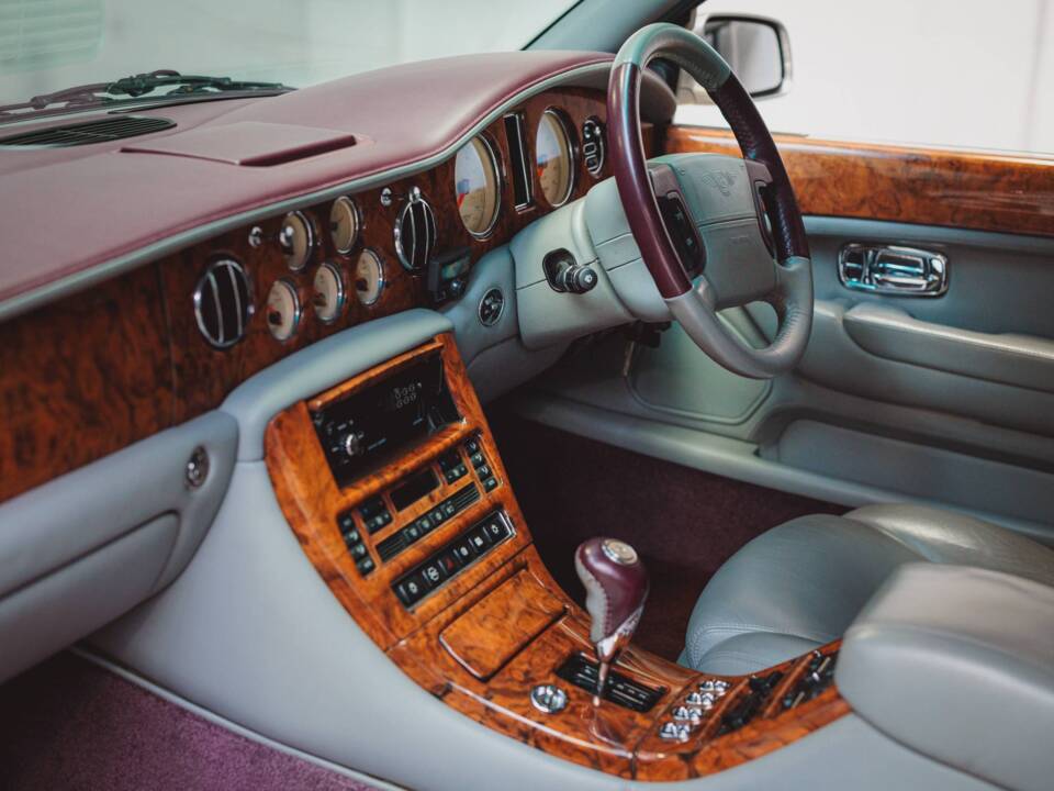 Image 4/8 de Bentley Arnage Red Label (2000)