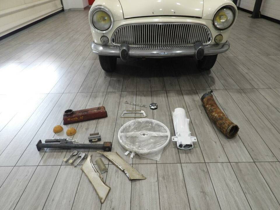 Image 13/15 of SIMCA Aronde P 60 Monthléry Spéciale (1961)
