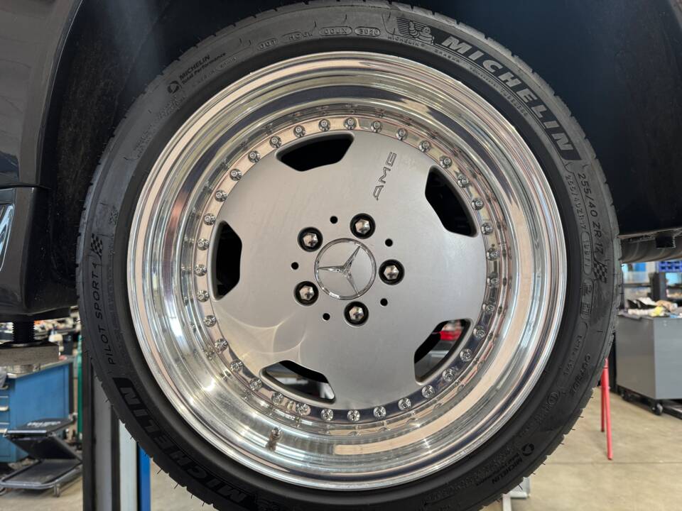 Imagen 27/46 de Mercedes-Benz 500 SL 6.0 AMG (1992)