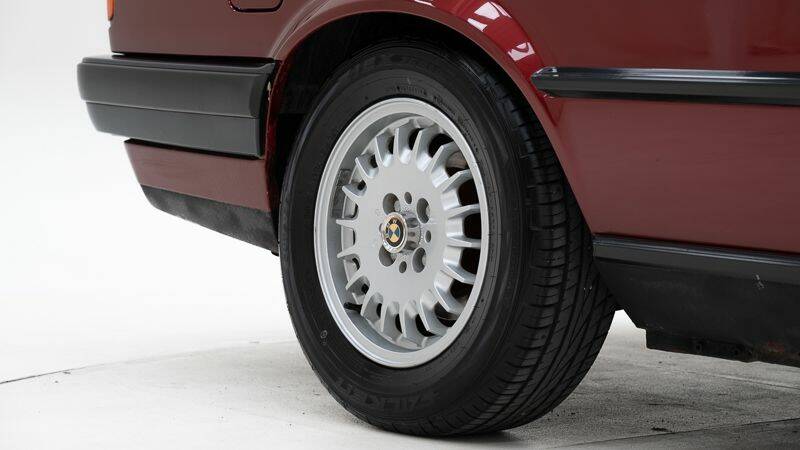 Bild 15/15 von BMW 318i (1992)