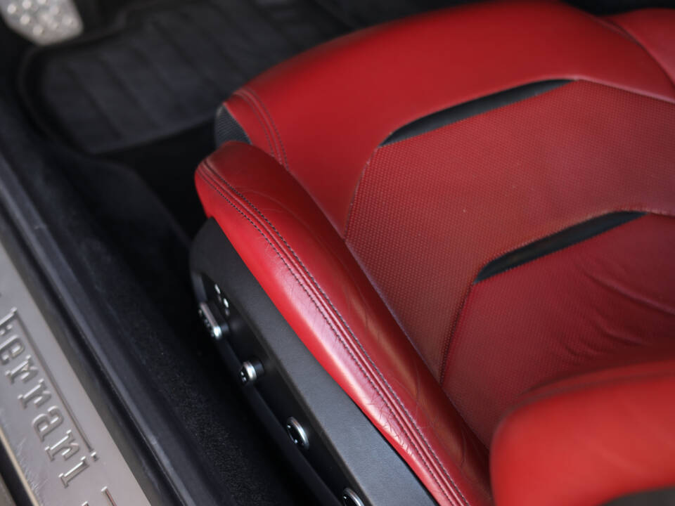 Immagine 41/61 di Ferrari GTC4Lusso (2017)