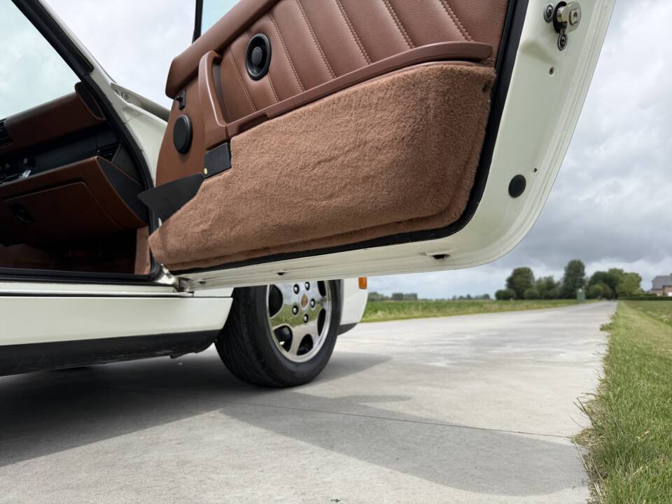 Image 38/62 of Porsche 911 Carrera 2 (1990)